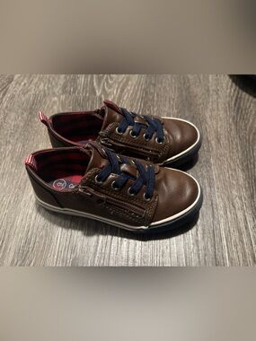 Cat & Jack Brown Leather-Style Dress Shoes with Navy Laces and Red Accents
